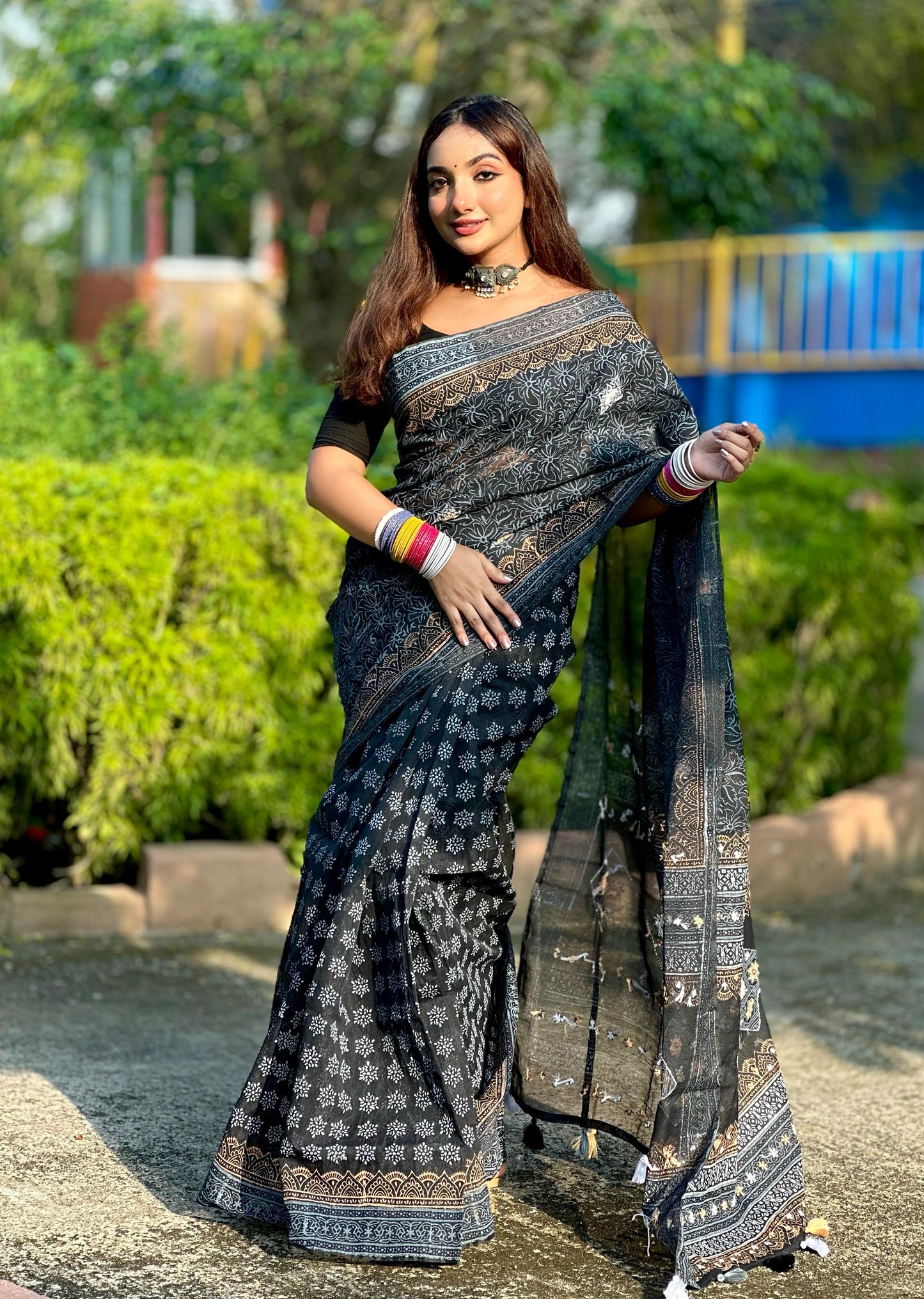 Black Motif | Butik Saree