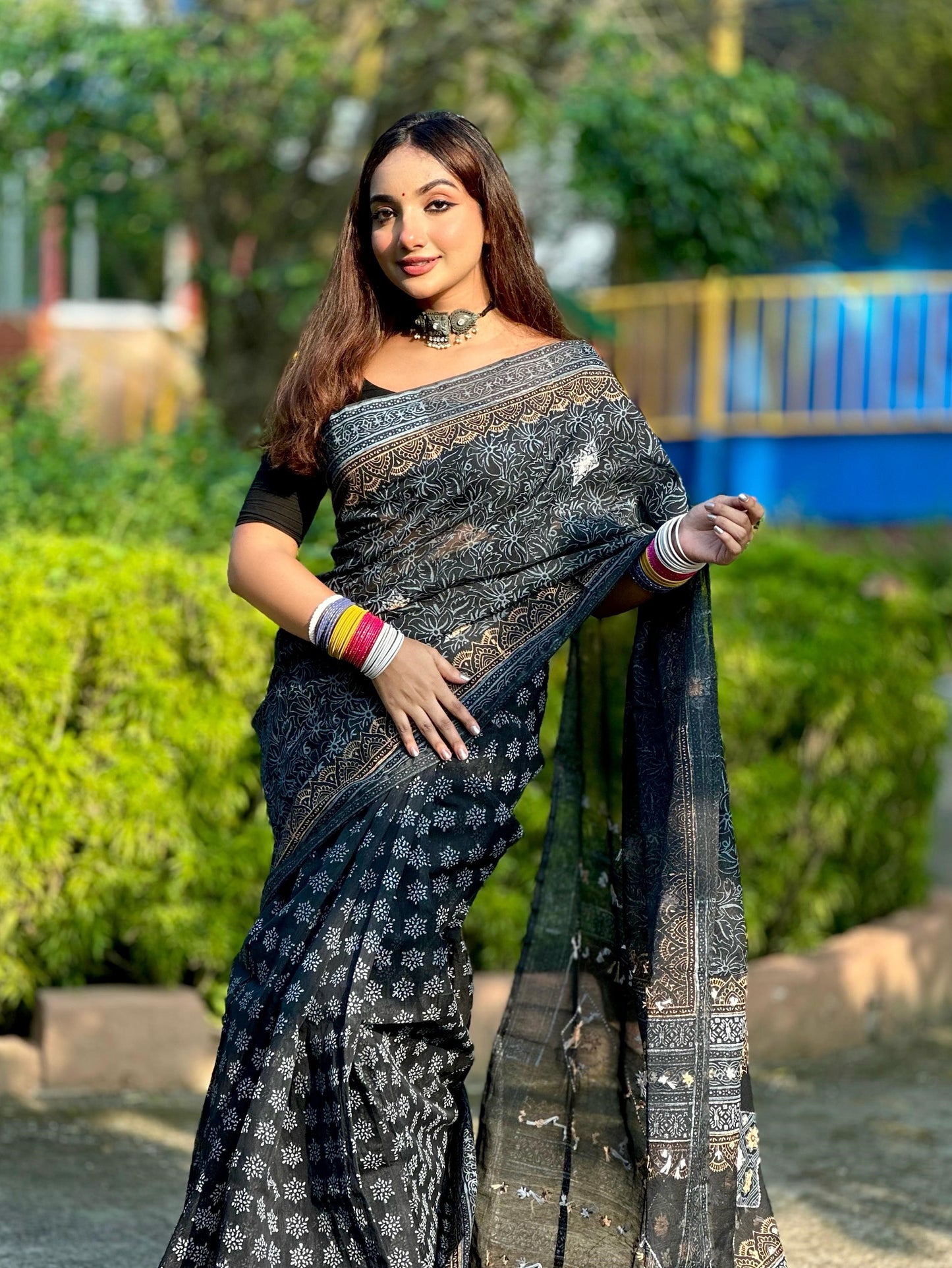 Black Motif | Butik Saree