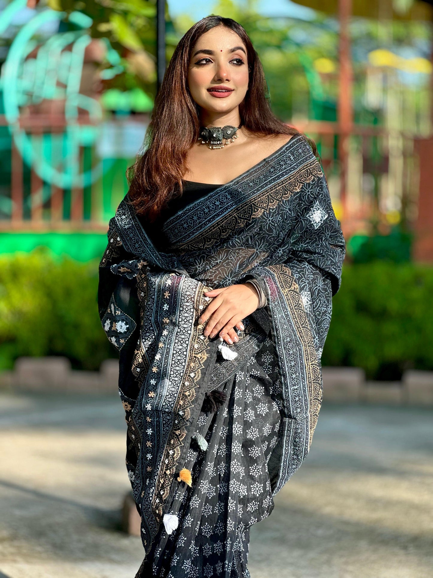 Black Motif | Butik Saree