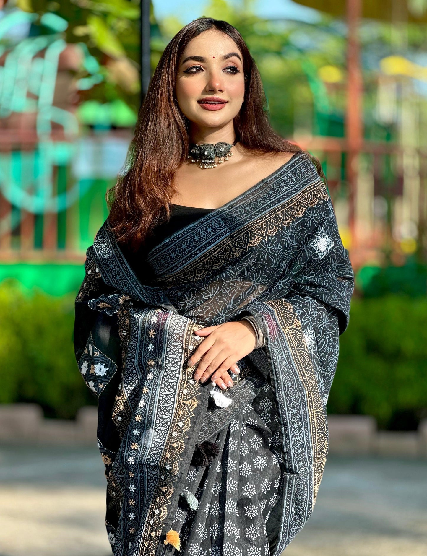 Black Motif | Butik Saree